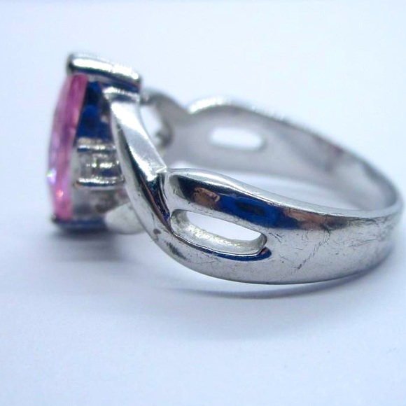 PINK Marquis cut cocktail ring with woven silver look pattern. Size 8 - Picture 2 of 3